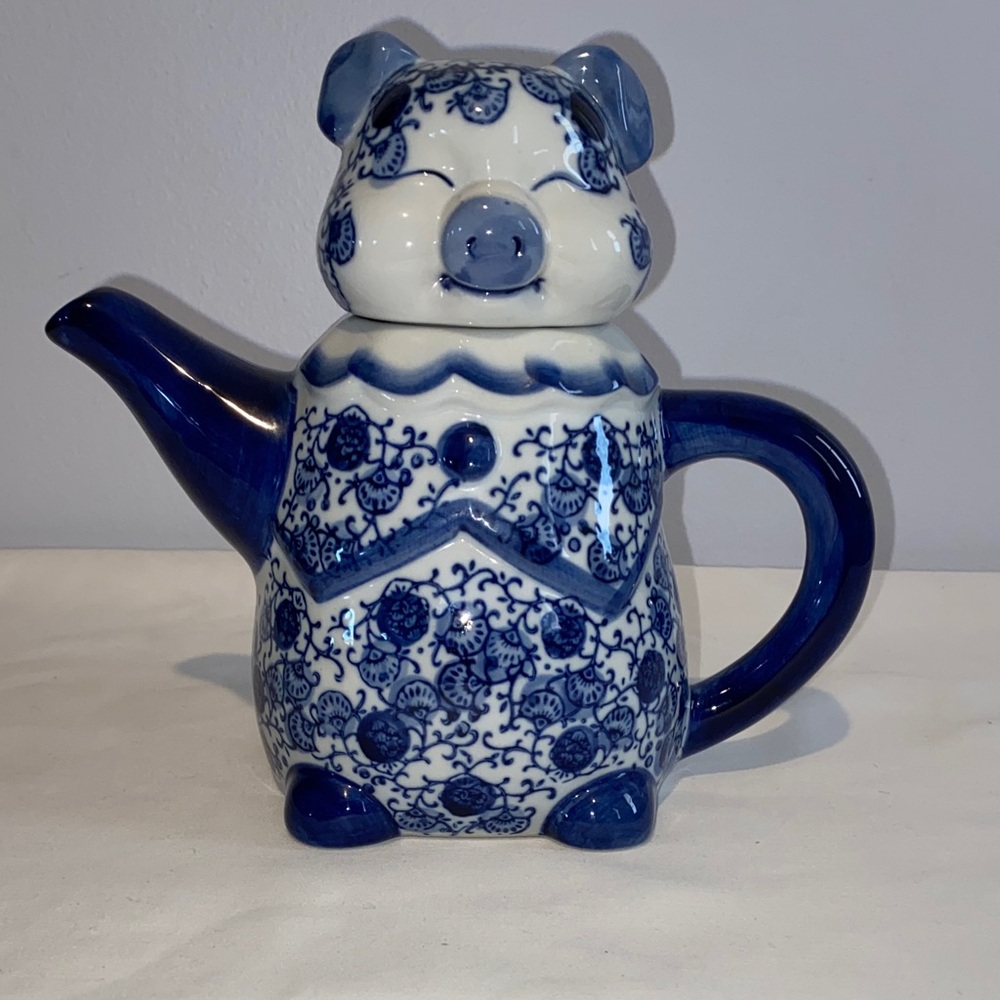 Vintage Chinoiserie Happy Pig Teapot, no markings, no flaws